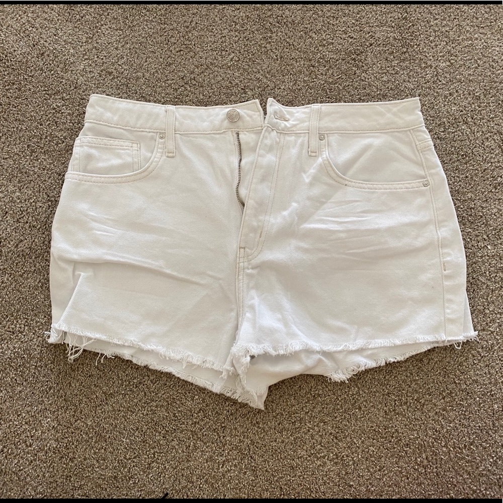 Forever 21 White Denim Shorts Size 30